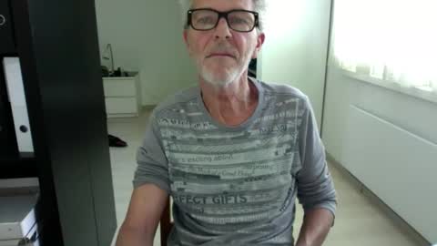 Snapshot of tiburzio chatting on September 10, 2025, 12:16 pm tiburzio online show from September 10, 2025, 12:16 pm