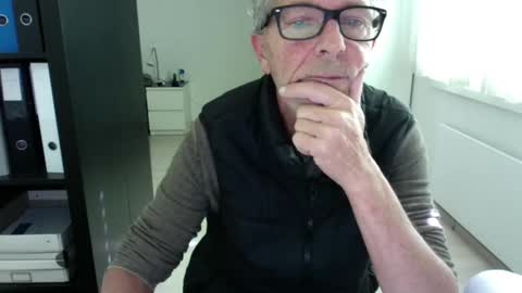 Snapshot of tiburzio chatting on September 24, 2025, 9:01 am tiburzio online show from September 24, 2025, 9:01 am