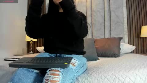 Tiff3 online show from October 30, 2025, 5:35 pm