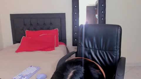 VAL online show from April 15, 2026, 9:37 pm