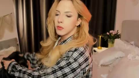 Snapshot of tiffany_king chatting on April 8, 2026, 5:40 am Tiffany online show from April 8, 2026, 5:40 am