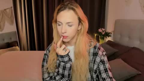 Snapshot of tiffany_king chatting on April 15, 2026, 5:25 am Tiffany online show from April 15, 2026, 5:25 am