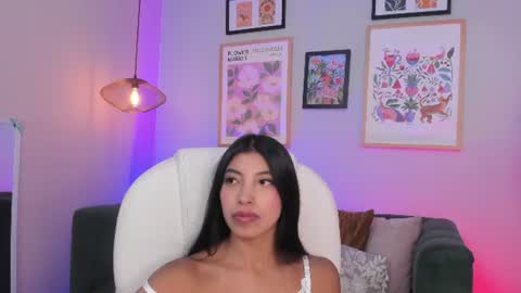 Snapshot of tiffany_low chatting on July 4, 2026, 5:52 pm tiffany_low online show from July 4, 2026, 5:52 pm