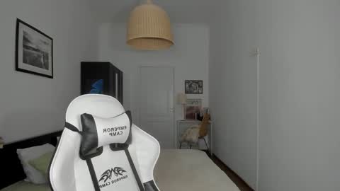  Tiffany  online show from December 17, 2024, 6:31 pm