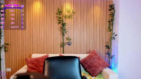 tiffanyhoustton online show from April 1, 2026, 12:17 pm