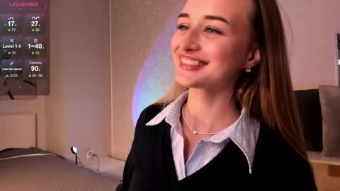 Tiffany online show from October 14, 2025, 1:23 pm