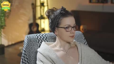 tiffanyriox online show from March 25, 2026, 12:49 am