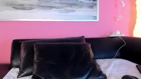 Stefany Suarez online show from October 8, 2025, 8:39 pm