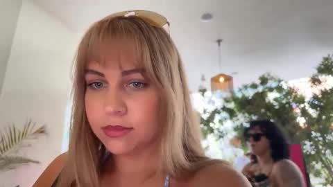 Tiffstreatsxoxo online show from May 11, 2026, 7:55 pm