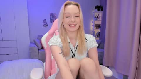 Snapshot of tiffy_fox chatting on November 25, 2025, 3:17 am Tiffany online show from November 25, 2025, 3:17 am