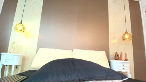 T I F F A N Y online show from October 1, 2025, 7:53 pm