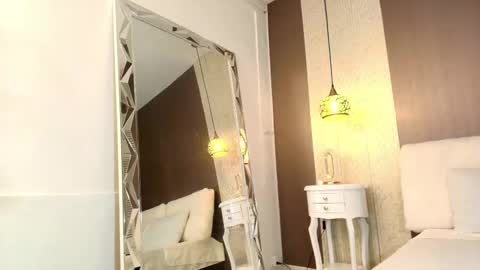 T I F F A N Y online show from October 16, 2025, 10:33 pm