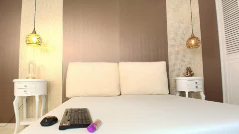 T I F F A N Y online show from December 1, 2025, 7:41 pm