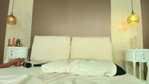 T I F F A N Y online show from February 26, 2026, 8:57 am