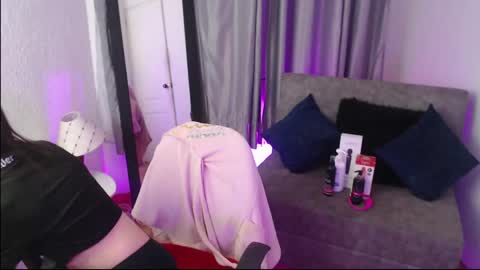 tiinajonus_ online show from May 22, 2026, 4:52 am