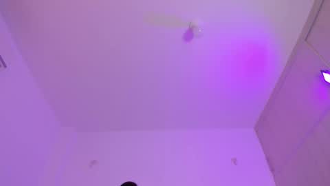 Snapshot of tiiny_peach chatting on November 20, 2025, 11:32 am Tiny online show from November 20, 2025, 11:32 am