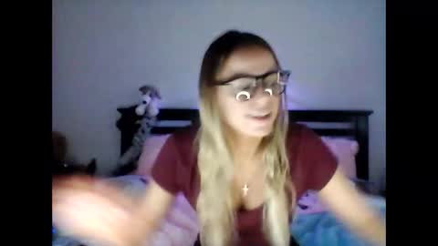 Tily Love online show from May 19, 2026, 12:27 am
