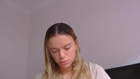 Tily Love online show from May 28, 2026, 3:04 am
