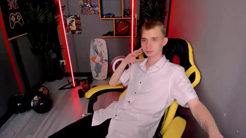 Snapshot of tim_blackk chatting on November 5, 2025, 9:48 pm Tim online show from November 5, 2025, 9:48 pm