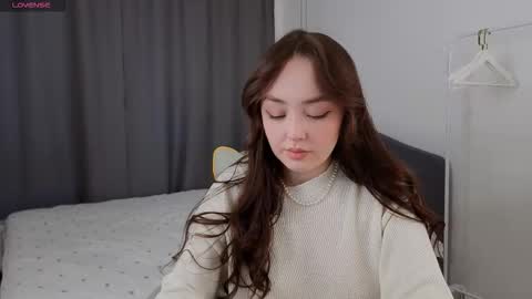 Mia online show from March 6, 2026, 1:29 pm