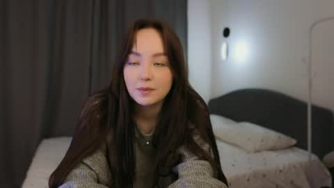 Mia online show from April 19, 2026, 6:10 pm