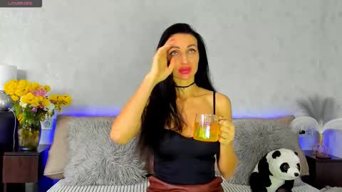 Snapshot of tina_mart chatting on October 19, 2025, 10:27 am Tina online show from October 19, 2025, 10:27 am