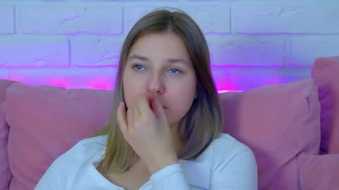 TinaBurton online show from March 21, 2026, 8:19 am