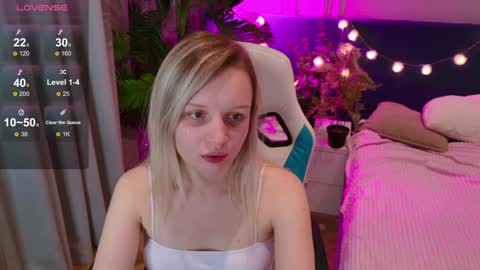 tinasiner online show from January 12, 2025, 2:09 pm