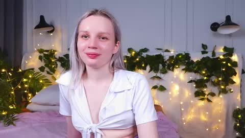 tinasiner online show from March 8, 2025, 5:11 pm