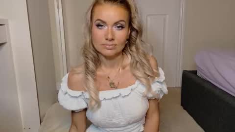 tinkerbell822 online show from March 12, 2026, 9:15 am