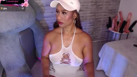 Tinna Goddess online show from November 26, 2025, 4:19 pm