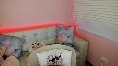 tiny_cora online show from April 19, 2026, 4:50 pm