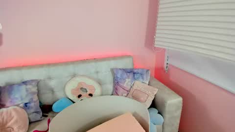 tiny_cora online show from July 23, 2026, 4:16 pm
