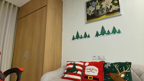 Snapshot of tiny_cute chatting on December 21, 2024, 11:45 pm Lia online show from December 21, 2024, 11:45 pm