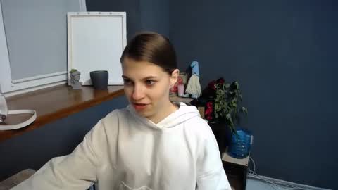 Snapshot of tiny_felicity chatting on March 5, 2025, 7:27 am Gloria online show from March 5, 2025, 7:27 am