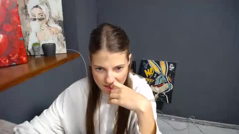 Snapshot of tiny_felicity chatting on September 15, 2025, 6:35 am Gloria online show from September 15, 2025, 6:35 am