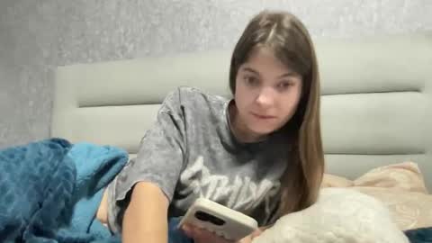 Snapshot of tiny_felicity chatting on November 17, 2025, 4:29 am Gloria online show from November 17, 2025, 4:29 am