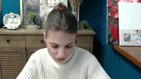 Snapshot of tiny_felicity chatting on November 25, 2025, 7:41 am Gloria online show from November 25, 2025, 7:41 am