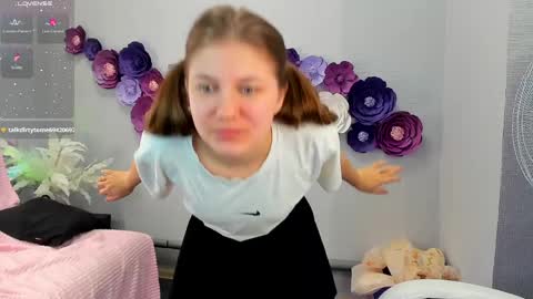 Snapshot of tiny_girl_18 chatting on April 4, 2026, 12:53 am Ariana online show from April 4, 2026, 12:53 am