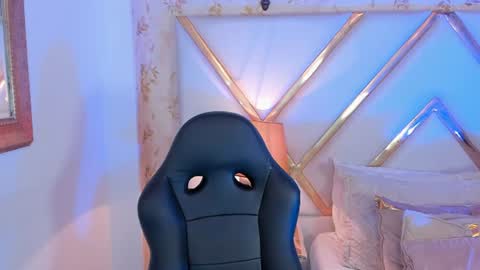 Thomm  Independent Model online show from July 16, 2026, 12:49 am