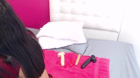 tiny_whore18 online show from February 1, 2025, 6:40 pm