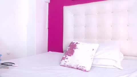 tiny_whore18 online show from September 12, 2025, 3:23 pm