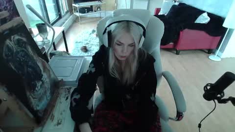 stage Kylie Sinner  brand CLITBAIT online show from January 26, 2025, 12:33 pm
