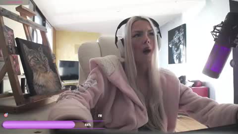 stage Kylie Sinner  brand CLITBAIT online show from February 26, 2026, 8:52 pm