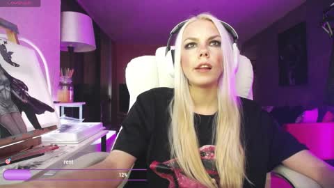 stage Kylie Sinner  brand CLITBAIT online show from April 3, 2026, 11:25 pm