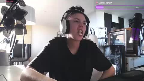 stage Kylie Sinner  brand CLITBAIT online show from June 16, 2026, 10:34 pm