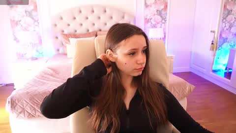 Snapshot of tinynataliee chatting on April 5, 2026, 5:59 am tinynataliee online show from April 5, 2026, 5:59 am