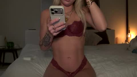 Snapshot of tinytayy chatting on February 21, 2026, 3:18 am tinytayy online show from February 21, 2026, 3:18 am