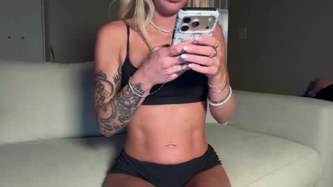 tinytayy online show from June 11, 2026, 3:26 am