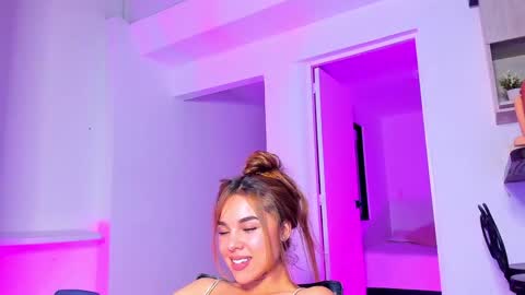 Snapshot of tinyw0nder chatting on January 27, 2025, 10:38 pm Instagram  tinyw0nder online show from January 27, 2025, 10:38 pm